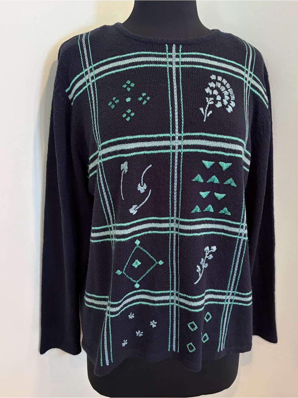 Vintage floral embroidered Grandma Sweater medium relaxed / Oversize